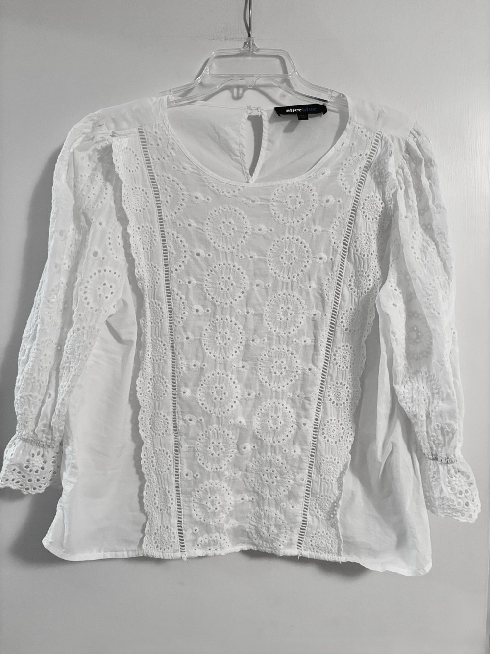 ☑️ Stunning White Eyelet Blouse